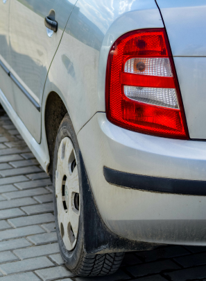 debosselage automobile à Pigny près de Bourges dans le Cher et la france
